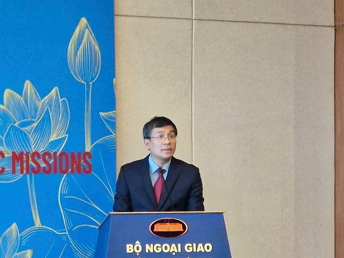 TS. Nguyễn Minh Vũ, Ủy viên dự khuyết BCH TW Đảng, Thứ trưởng Thường trực Bộ Ngoại giao, Chủ tịch Ủy ban Quốc gia UNESCO Việt Nam: Không gian Hồ Chí Minh không chỉ là nơi lưu giữ ký ức, mà cần trở thành biểu tượng văn hóa, là cầu nối gắn kết cộng đồng người Việt với quê hương,...