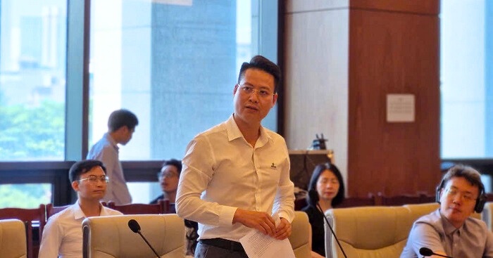 Ông Phan Sỹ Linh, Trưởng phòng Văn hóa doanh nghiệp, Ban Truyền thông và Văn hóa doanh nghiệp Petrovietnam góp ý về phát triển “Không gian Hồ Chí Minh tại các Cơ quan đại diện Việt Nam ở nước ngoài”.