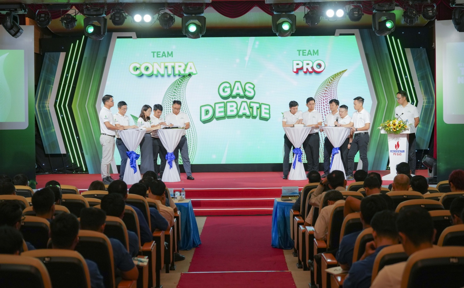 Phần Gas Debate diễn ra sôi nổi với tranh luận từ hai đội Contra và Pro