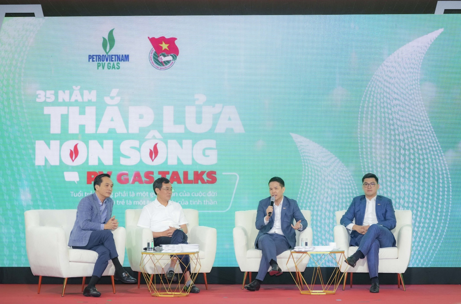 PV GAS Talks “35 năm - Thắp lửa non sông”, kết nối, chia sẻ giữa tuổi trẻ PV GAS và lãnh đạo Tổng công ty