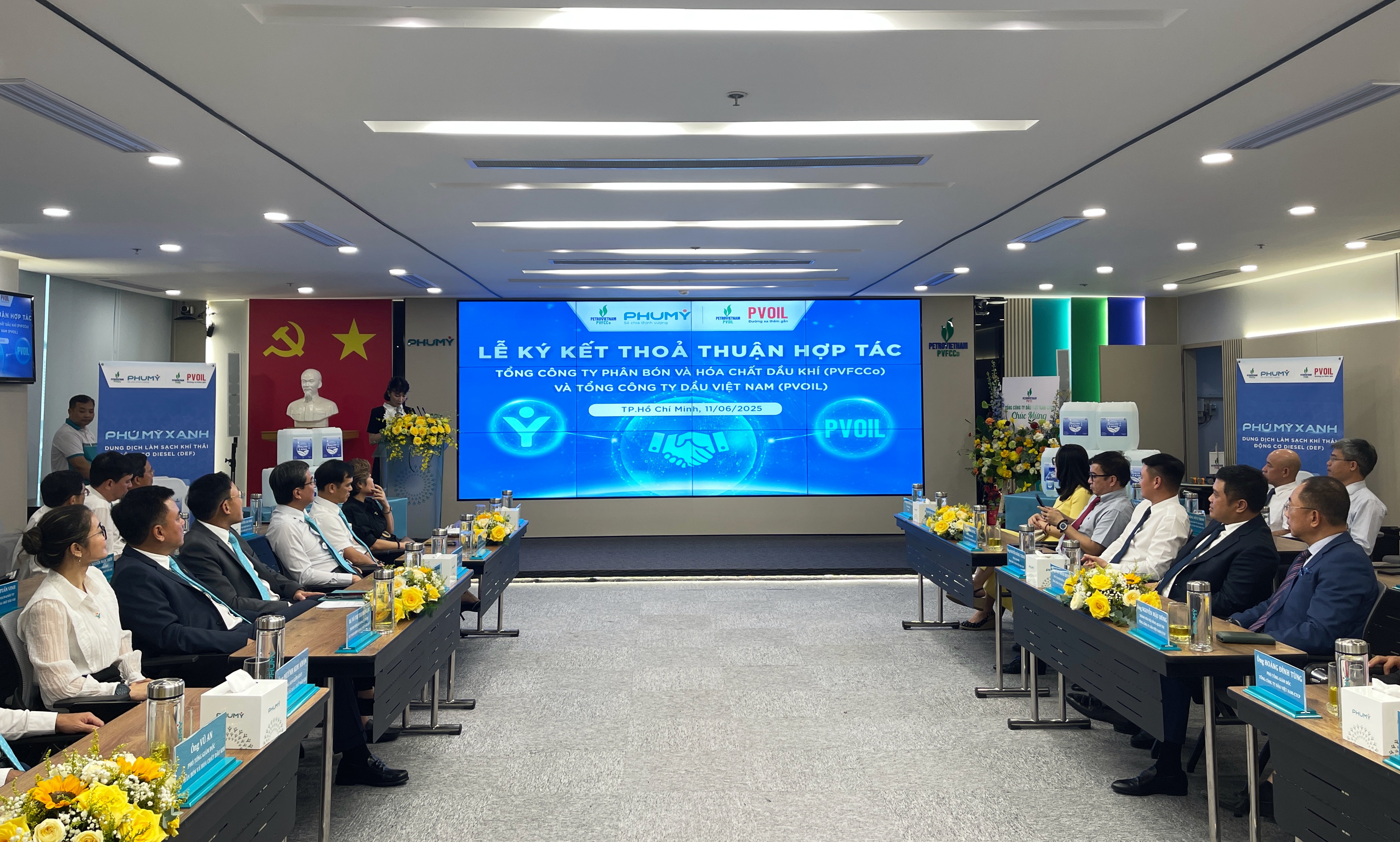 Toàn cảnh lễ ký kết Thỏa thuận hợp tác chiến lược giữa PVFCCo - Phú Mỹ và PVOIL.