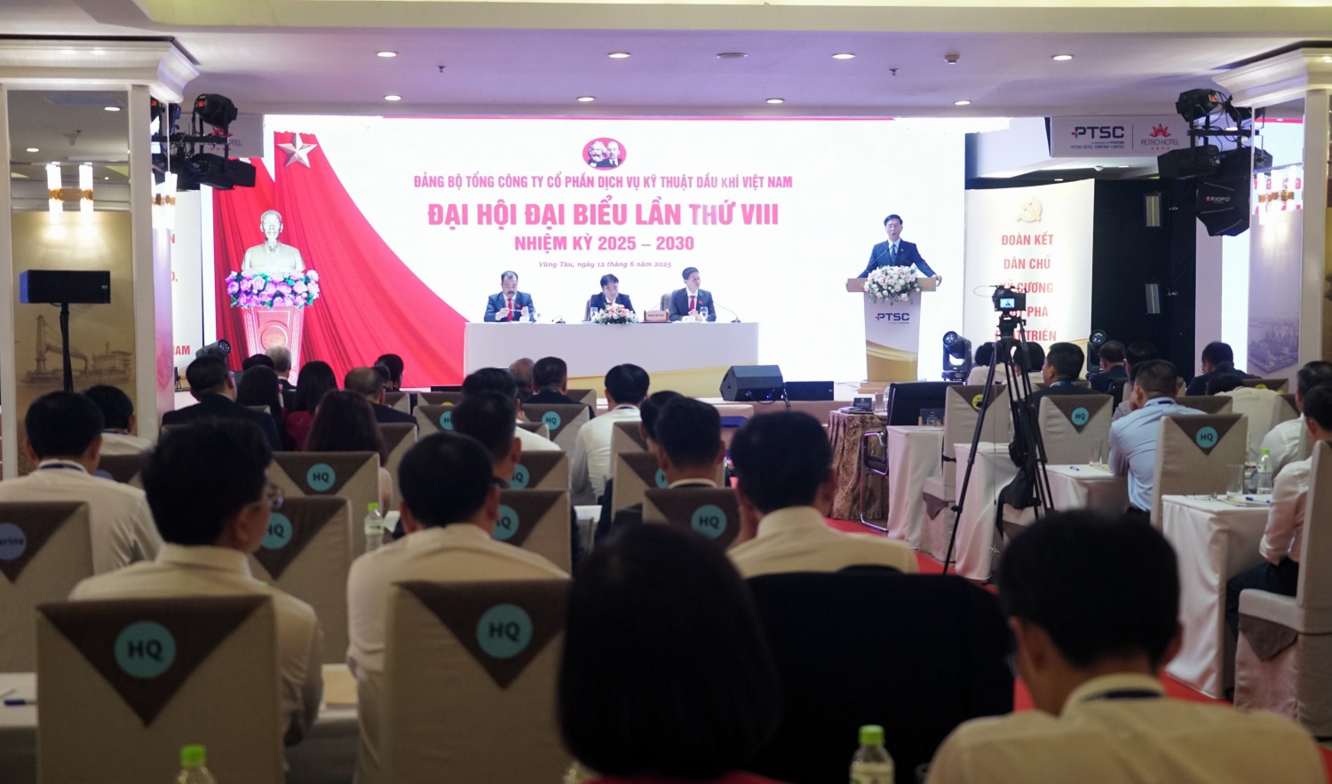 Toàn cảnh Đại hội đại biểu Đảng bộ Tổng công ty Cổ phần Dịch vụ Kỹ thuật Dầu khí Việt Nam lần thứ VIII.