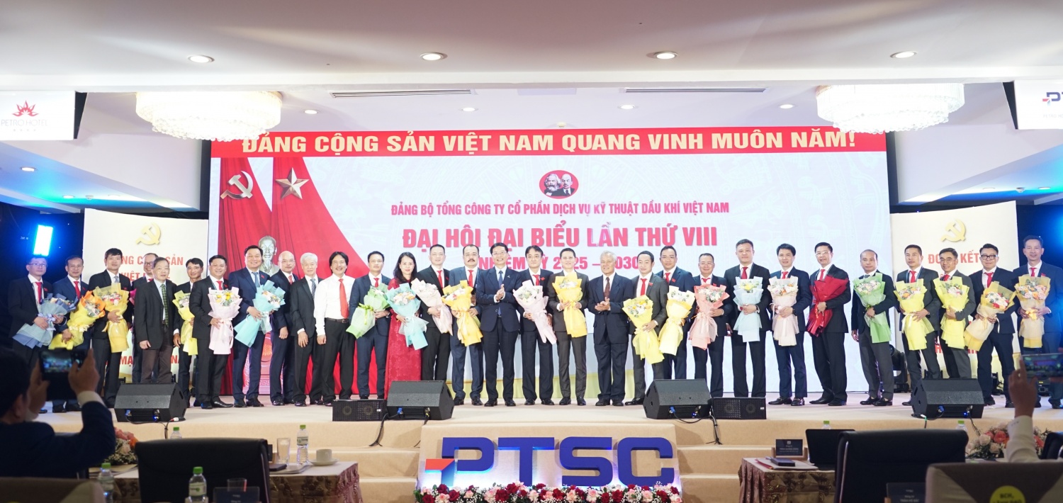 Lãnh đạo Petrovietnam và các đại biểu khách mời chúc mừng Ban Chấp hành Đảng bộ Tổng công ty khóa VIII, nhiệm kỳ 2025-2030