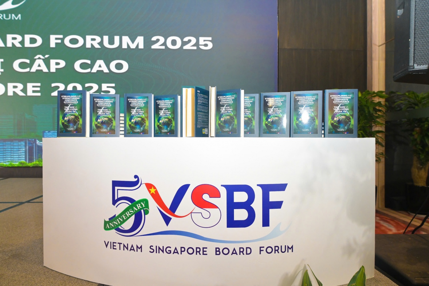 VSBF 2025 ra mắt sách cuốn sách “Tinh gọn và Tăng cường Quản trị Doanh nghiệp”