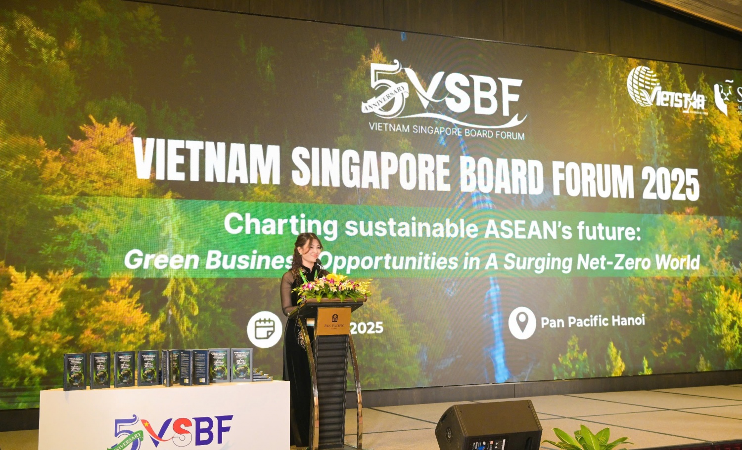Bà Phạm Thị Thu Hằng – Giám đốc VSBF & CEO VIETSTAR khai mạc diễn đàn