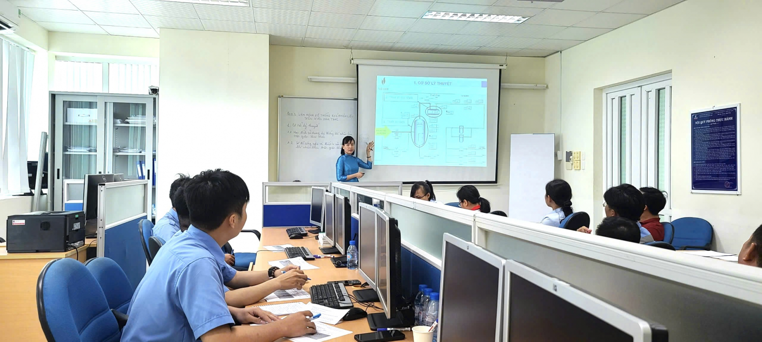 Đào tạo nguồn nhân lực chất lượng cao là một trong những chức năng nhiệm vụ của Đảng bộ mới