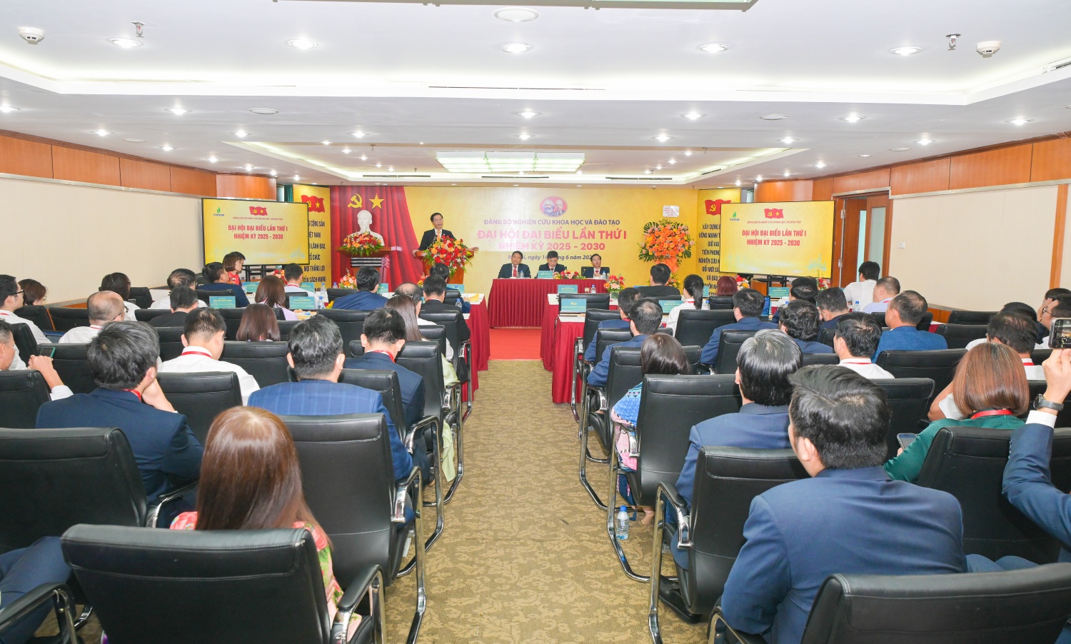 Toàn cảnh Đại hội