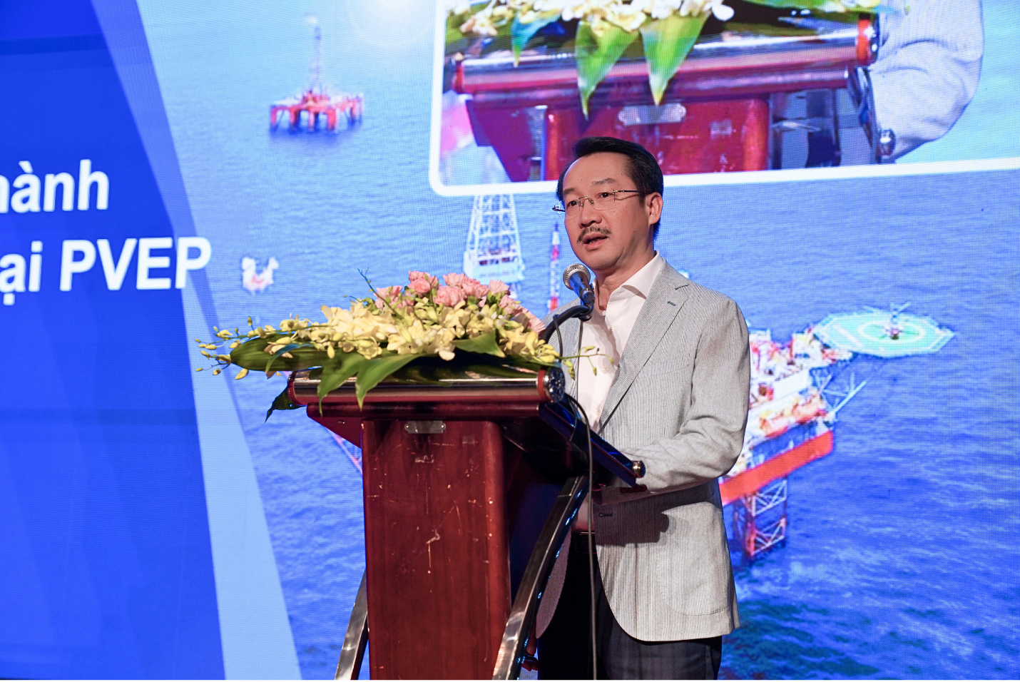 Tổng Giám đốc PVEP Nguyễn Thiện Bảo phát biểu khai mạc, nhấn mạnh vai trò của dữ liệu trong khai thác hiệu quả trí tuệ nhân tạo tại doanh nghiệp.