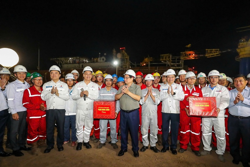 Thủ tướng Phạm Minh Chính đã nhiều lần nhấn mạnh yêu cầu Petrovietnam cần phải làm chủ toàn bộ chuỗi công nghệ điện gió ngoài khơi, từ thi công chân đế đến sản xuất tuabin, cánh quạt gió, dây cáp ngầm...