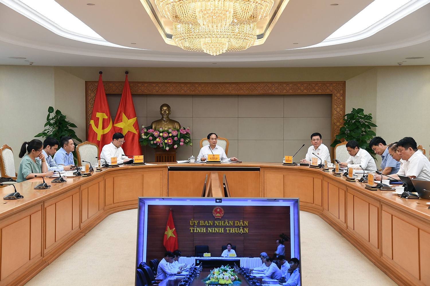 Phó Thủ tướng yêu cầu phải nghiên cứu, đánh giá và sử dụng công nghệ tốt nhất, tin cậy nhất, an toàn nhất, đã được kiểm chứng trên thực tế cho hai nhà máy điện hạt nhân đầu tiên của Việt Nam