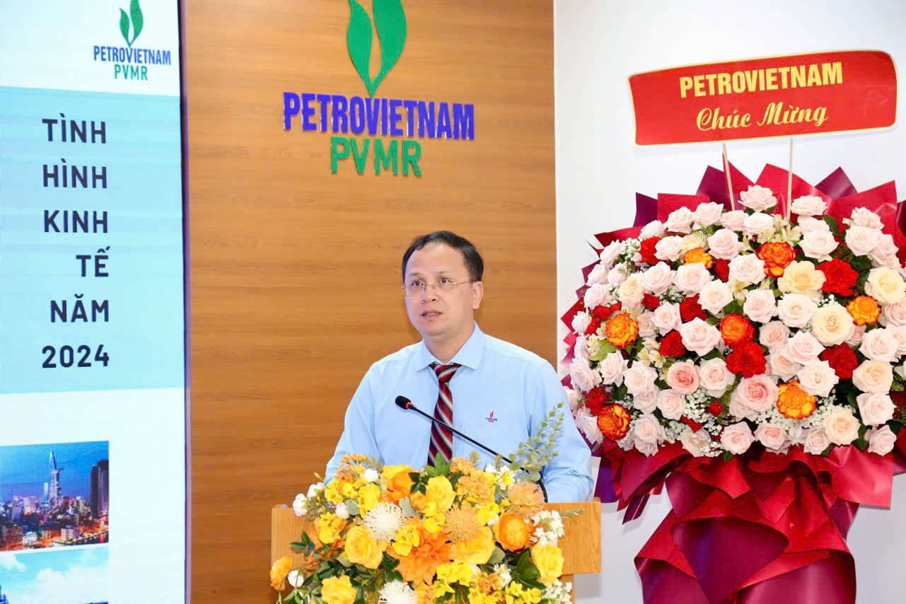 Ông Lê Văn Sỹ - Tổng giám đốc Tổng công ty PVMR báo cáo cổ đông về hoạt động sản xuất kinh doanh và định hướng của PVMR