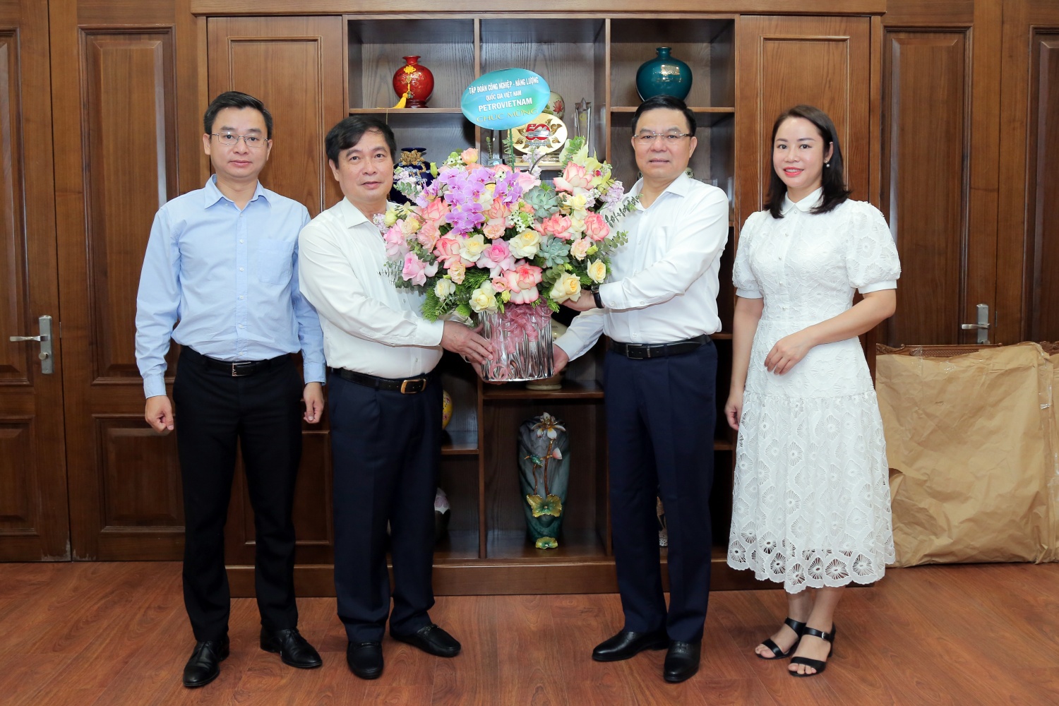 Lãnh đạo Petrovietnam chúc mừng đồng chí Phan Xuân Thủy - Phó Trưởng Ban Tuyên giáo và Dân vận Trung ương