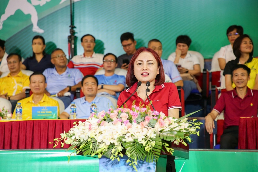 Đồng chí Nghiêm Thùy Lan, Chủ tịch Công đoàn Petrovietnam phát biểu khai mạc Hội thao.