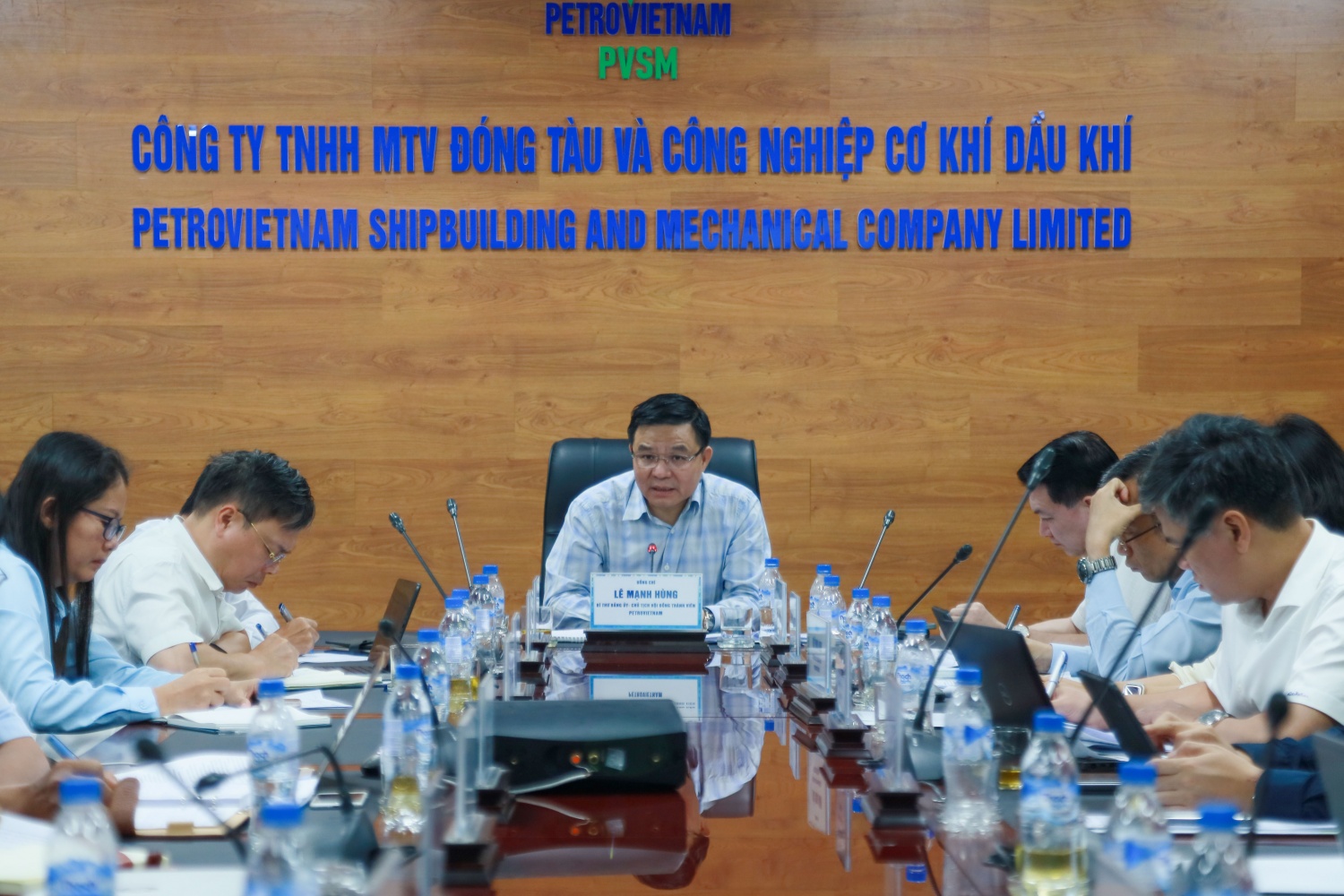 Ông Lê Mạnh Hùng – Chủ tịch HĐTV Petrovietnam nhấn mạnh việc tập trung thực hiện các công tác tái cơ cấu PVSM và xử lý dứt điểm các tồn tại của Công ty trong thời gian tới.
