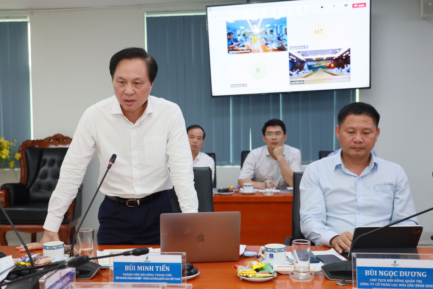 Ông Bùi Minh Tiến - Thành viên HĐTV Petrovietnam đề nghị BSR tiếp tục nghiên cứu các giải pháp chiến lược về công tác thị trường và đẩy mạnh việc đầu tư phù hợp với xu hướng chuyển dịch năng lượng hiện nay.