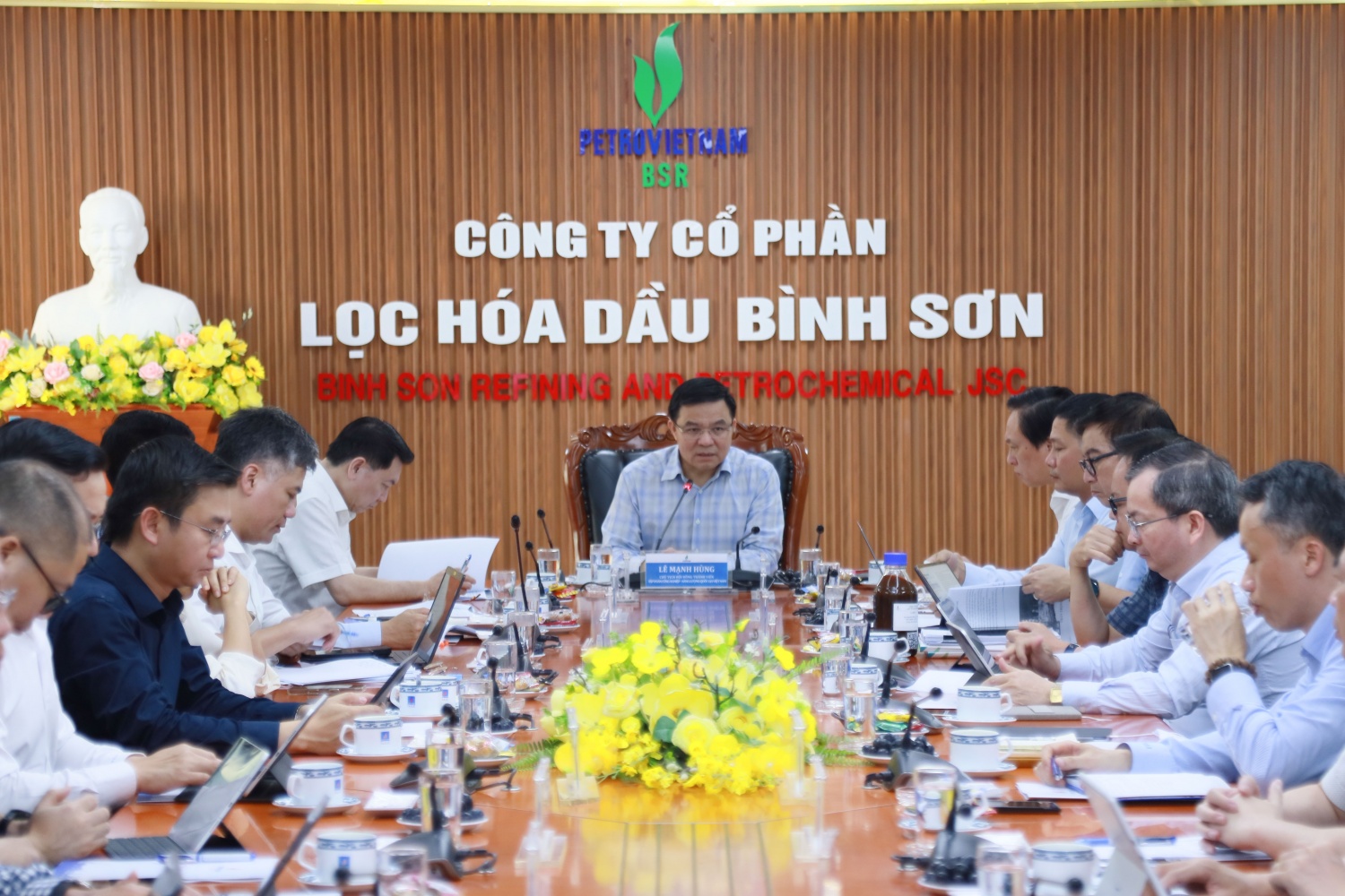 Ông Lê Mạnh Hùng - Chủ tịch HĐTV Petrovietnam yêu cầu BSR đề ra các giải pháp về mô hình kinh doanh, hiệu quả bền vững, khoa học công nghệ, dịch chuyển năng lượng… để tiếp tục phát triển đột phá, phù hợp với xu hướng chuyển dịch trong giai đoạn 2026-2030.