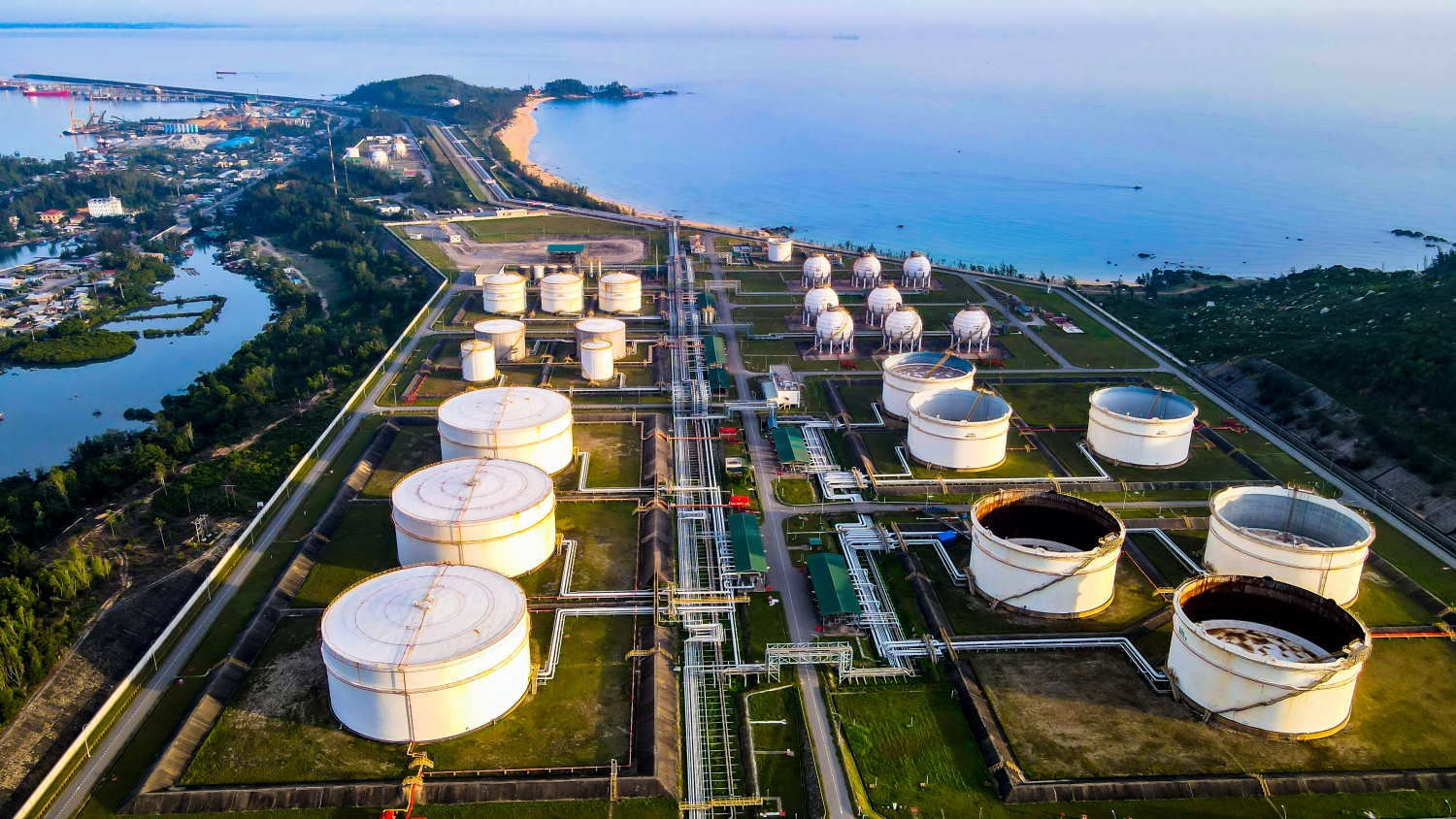 Dù thị trường còn nhiều biến động, BSR vẫn duy trì vận hành NMLD Dung Quất một cách an toàn, ổn định, đảm bảo nguồn cung xăng dầu cho thị trường nội địa, qua đó góp phần quan trọng vào việc đảm bảo an ninh năng lượng quốc gia.