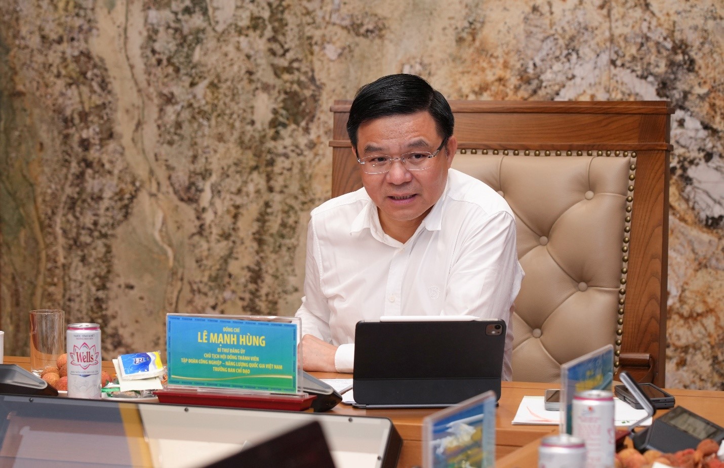 Đồng chí Lê Mạnh Hùng, Chủ tịch HĐTV Petrovietnam yêu cầu Tập đoàn và các đơn vị cần tổ chức thực hiện một cách đồng bộ, thực chất và có trọng tâm các nhiệm vụ về KHCN, ĐMST và CĐS.
