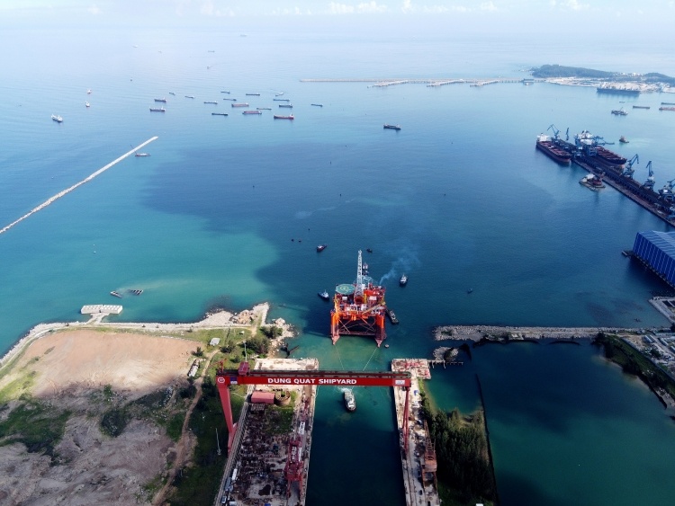 Giàn khoan Đại Hùng rời dock sau khi hoàn thành bảo dưỡng sửa chữa vào tháng 10/2020. Giàn khoan Đại Hùng rời dock sau khi hoàn thành bảo dưỡng sửa chữa vào tháng 10/2020.