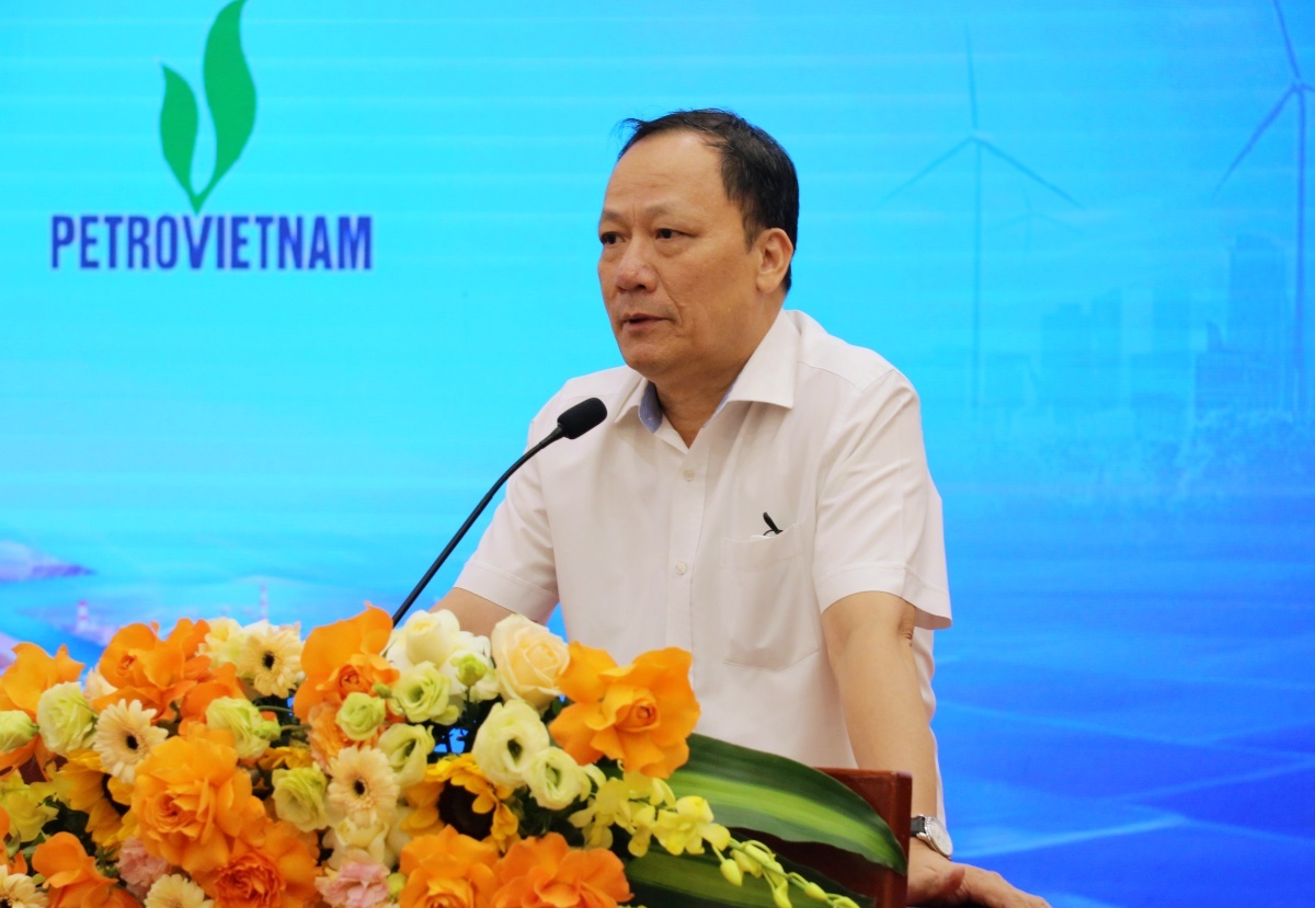 Ông Trần Văn Giang, Trưởng ban Điện lực TKV: cần sớm hoàn thiện khung pháp lý; thúc đẩy thị trường điện cạnh tranh; xây dựng cơ chế chia sẻ rủi ro hợp lý và hỗ trợ chuyển dịch công bằng trong ngành năng lượng. 