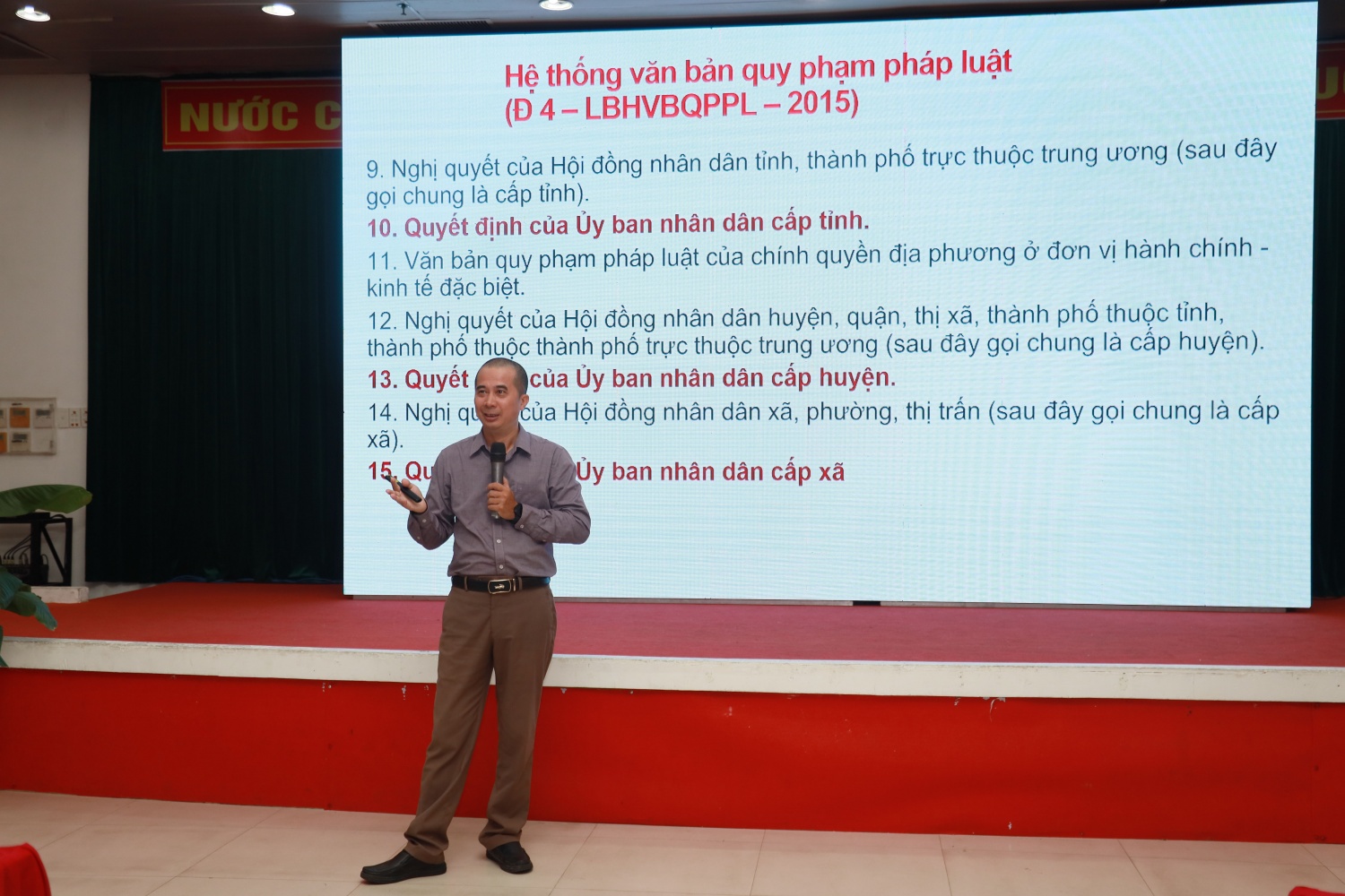 TS Nguyễn Hồng Sơn - Giảng viên chính Trường Đại học Công đoàn giảng dạy về nghiệp vụ trong công tác ATSKMT.