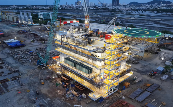 Topside không chỉ là một kết cấu thép thông thường, mà còn là sự kết hợp tinh vi giữa kỹ thuật cơ khí, điện và tự động hóa. Việc hoàn thành thành công dự án OSS là minh chứng rõ nét cho trình độ kỹ thuật và khả năng thực hiện những dự án quy mô lớn của PV Shipyard trên đấu trường quốc tế.