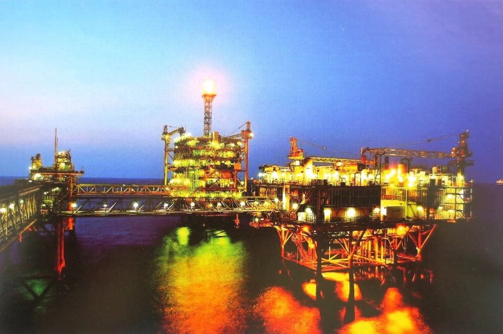 Sáng mãi biển dầu (Ảnh: Vietsovpetro)