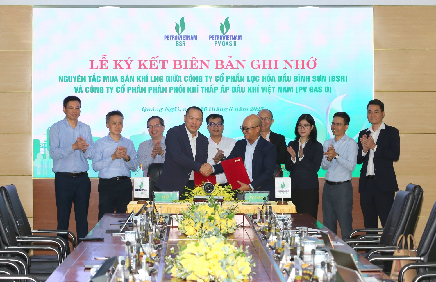 Đại diện lãnh đạo BSR và PV GAS D ký Biên bản ghi nhớ hợp tác về nguyên tắc mua bán khí LNG.