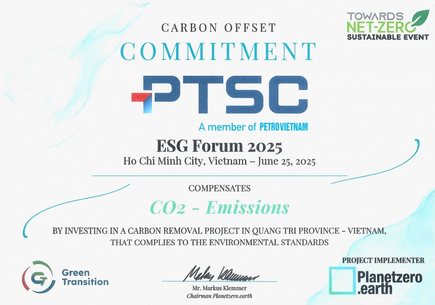 Chứng nhận cam kết bù đắp khí thải CO₂ của PTSC tại ESG Forum 2025, thông qua đầu tư vào dự án loại bỏ carbon tại Quảng Trị.