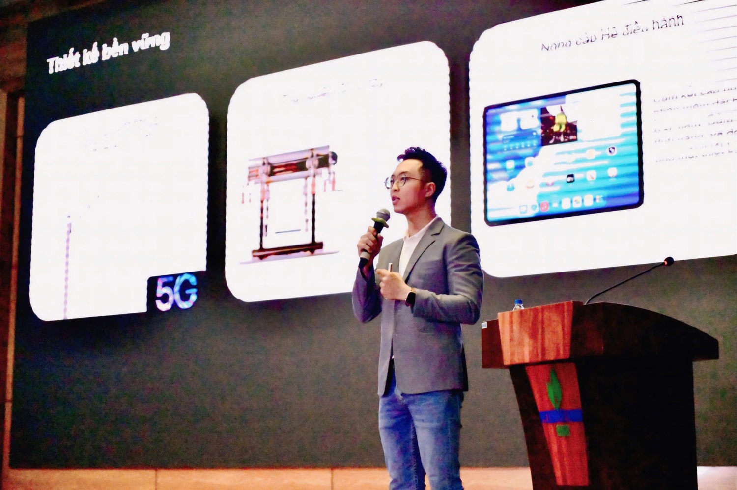 Chuyên gia đào tạo Apple (Apple Trainer) Đào Công Hoàng trình bày giải pháp chuyển đổi số ứng dụng thiết bị Apple tại các tập đoàn toàn cầu.