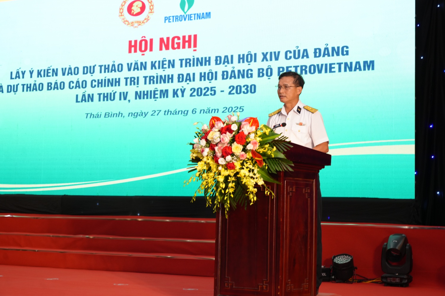 Đồng chí Lê Văn Hưởng, Phó Chủ nhiệm Chính trị Cục Chính trị Quân chủng Hải quân nêu rõ, cần tiếp tục nhấn mạnh vai trò phối hợp giữa Petrovietnam và Quân chủng Hải quân trong nhiệm vụ bảo vệ chủ quyền biển đảo, đảm bảo an ninh năng lượng, an ninh quốc phòng và phát triển kinh tế biển.