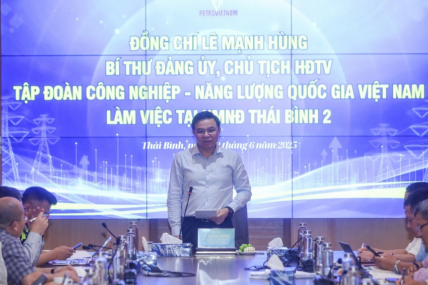 Chủ tịch HĐTV Petrovietnam Lê Mạnh Hùng đánh giá cao những thay đổi tích cực tại NMNĐ Thái Bình 2, ghi nhận sự trưởng thành rõ rệt trong quản lý, vận hành và bảo dưỡng,... của Nhà máy.