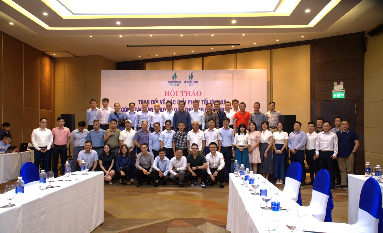 Các đại biểu tham dự hội thảo.