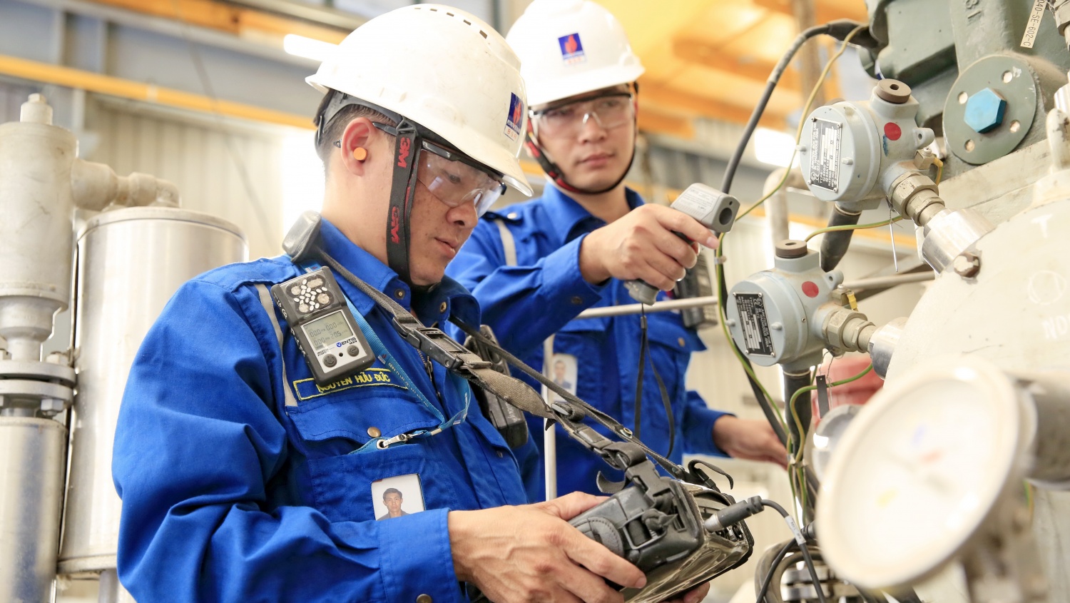 Người lao động Petrovietnam miệt mài cống hiến, tận tâm, tận lực phấn đấu hoàn thành trọng trách trên các công trình