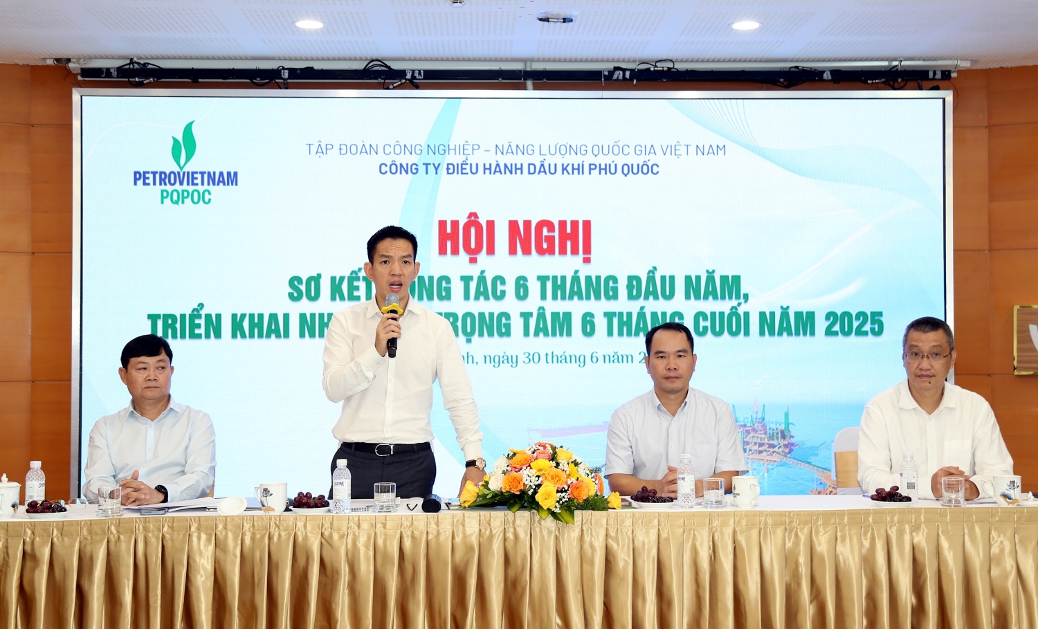 Đoàn điều hành Hội nghị sơ kết