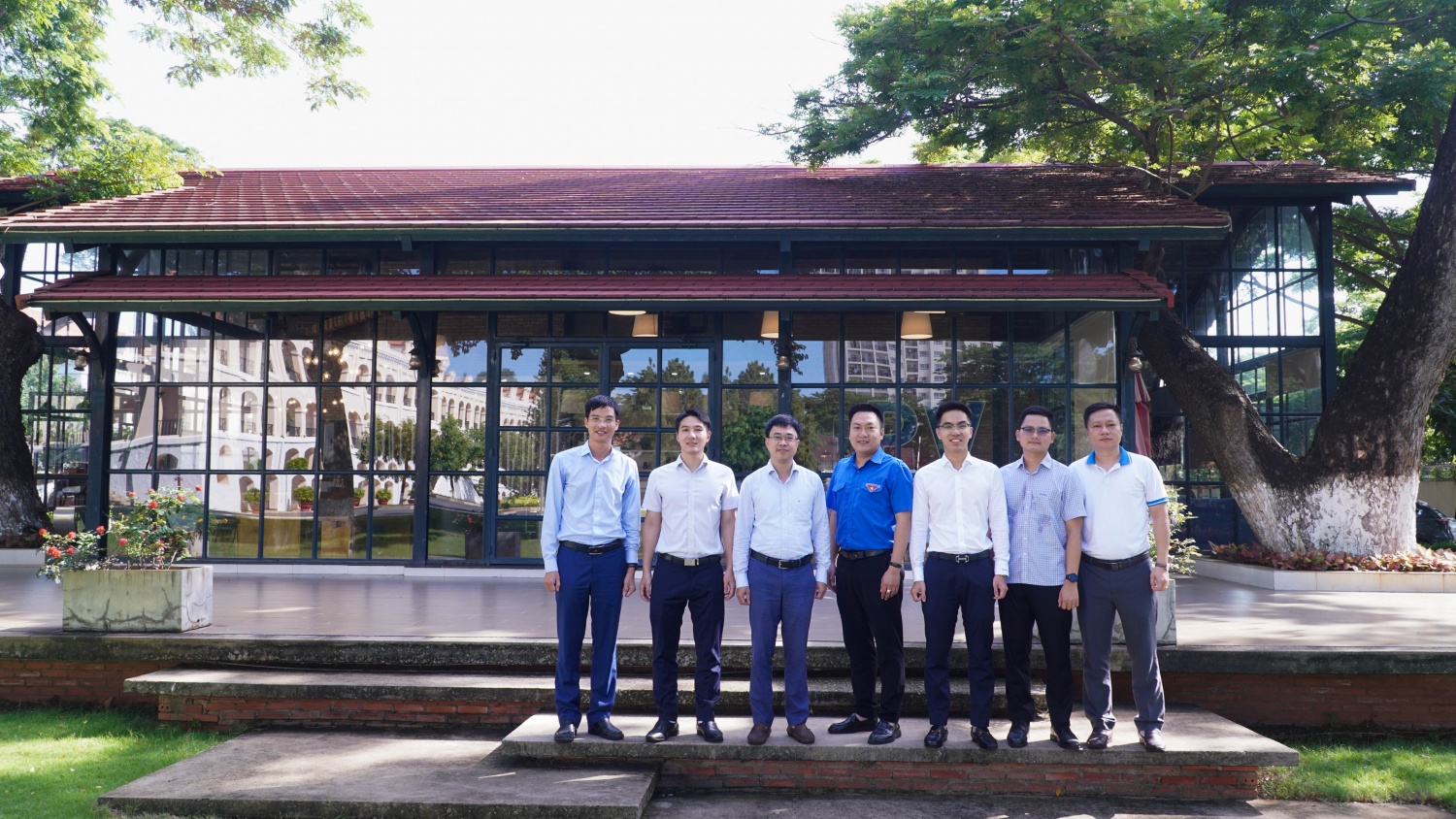 Đoàn Thanh niên Chính Phủ và Đoàn Thanh niên Petrovietnam tham quan công trình căn-tin và trao đổi hoạt động đoàn tại PV GAS Vũng Tàu.