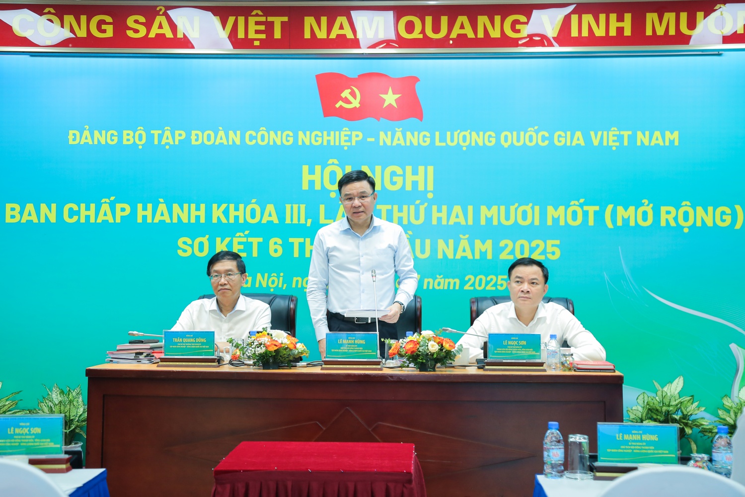 Đồng chí Lê Mạnh Hùng, Bí thư Đảng ủy, Chủ tịch HĐTV Petrovietnam: Trong không khí hướng tới một kỳ Đại hội thành công, toàn Đảng bộ Tập đoàn sẽ quyết tâm, quyết liệt thực hiện và hoàn thành xuất sắc nhiệm vụ chính trị