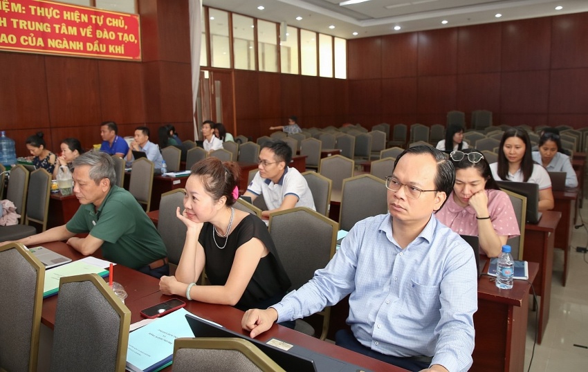 Cán bộ, giảng viên PVU tham gia khóa học.