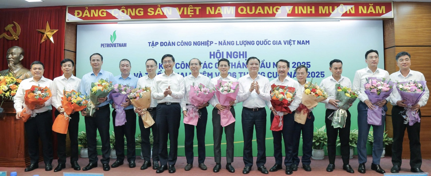 PV GAS được vinh danh tại Hội nghị sơ kết công tác 6 tháng đầu năm 2025 của Petrovietnam PV GAS được vinh danh tại Hội nghị sơ kết công tác 6 tháng đầu năm 2025 của Petrovietnam