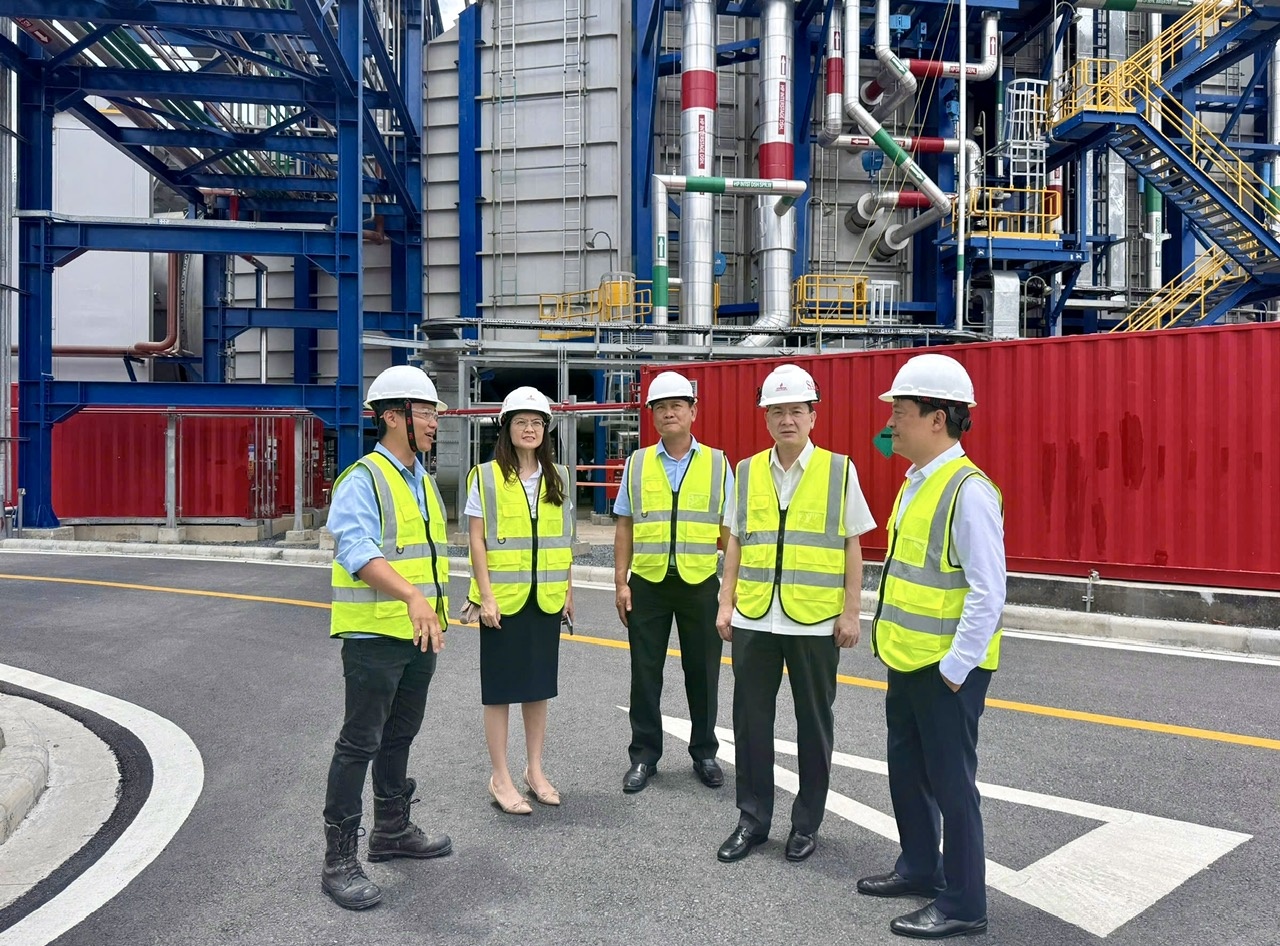 Ông Phạm Tuấn Anh cùng đoàn công tác kiểm tra tiến độ Nhà máy điện Nhơn Trạch 3 và 4
