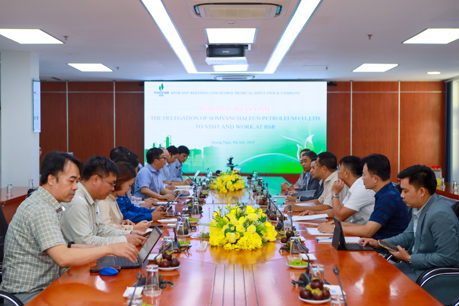 Toàn cảnh buổi làm việc giữa hai đơn vị.
