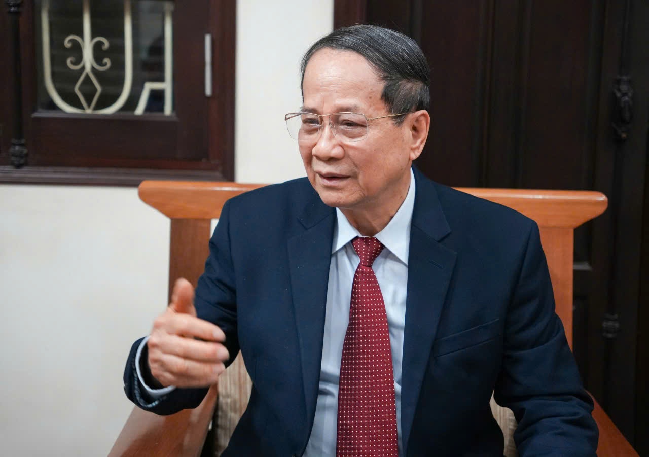 Chuyên gia kinh tế, PGS.TS Ngô Trí Long: Petrovietnam cần xem xét thành lập bộ phận tài chính xanh hoặc tích hợp chức năng này vào Ban Tài chính hiện tại, nhằm theo dõi sát sao các cơ hội tiếp cận nguồn vốn quốc tế.