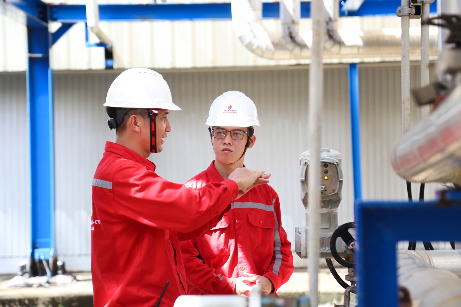 Trên chặng đường 18 năm, đội ngũ lãnh đạo và CBCNV của PV Power Ca Mau đã không ngừng nỗ lực làm việc, quản lý, vận hành hiệu quả Nhà máy điện Cà Mau 1 và 2.