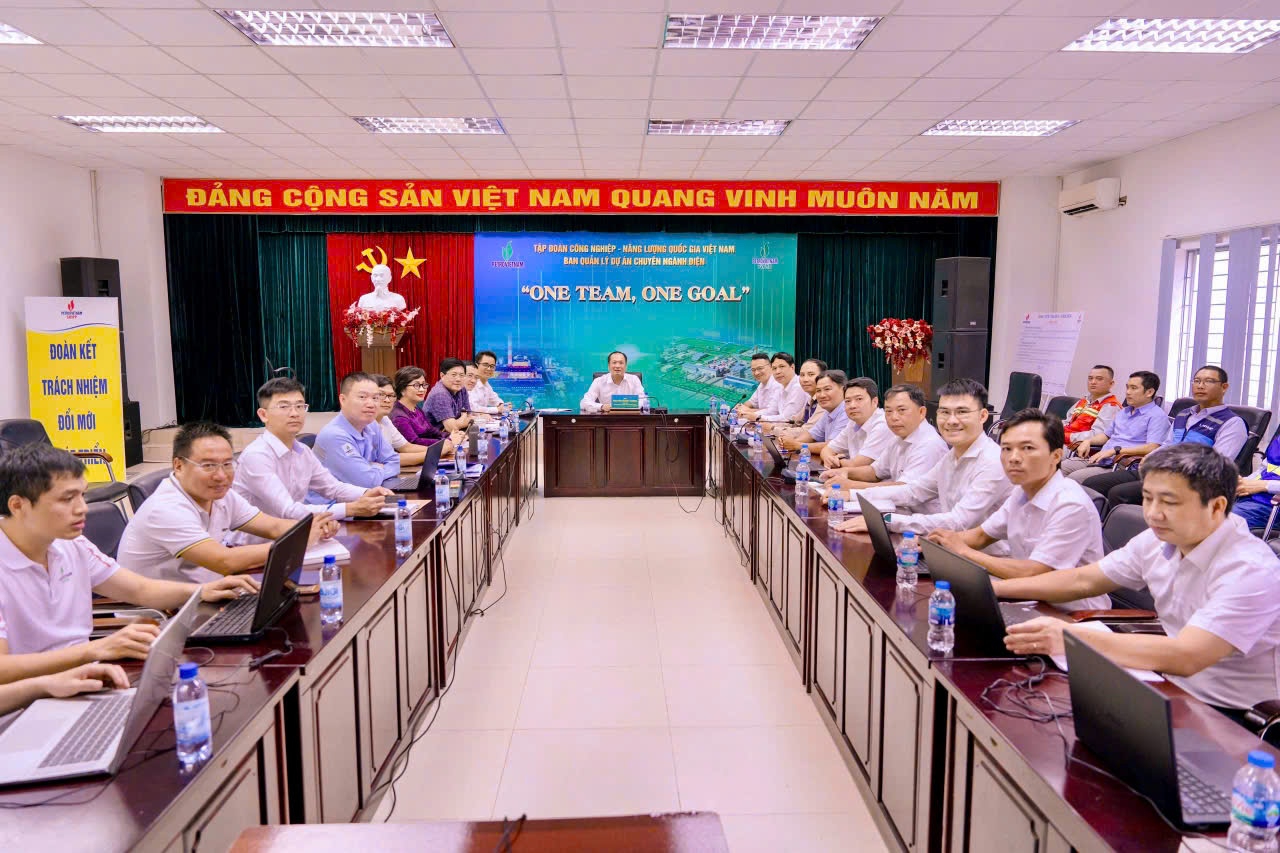 Ban QLDA Chuyên ngành Điện tổ chức cuộc họp giao ban định kỳ