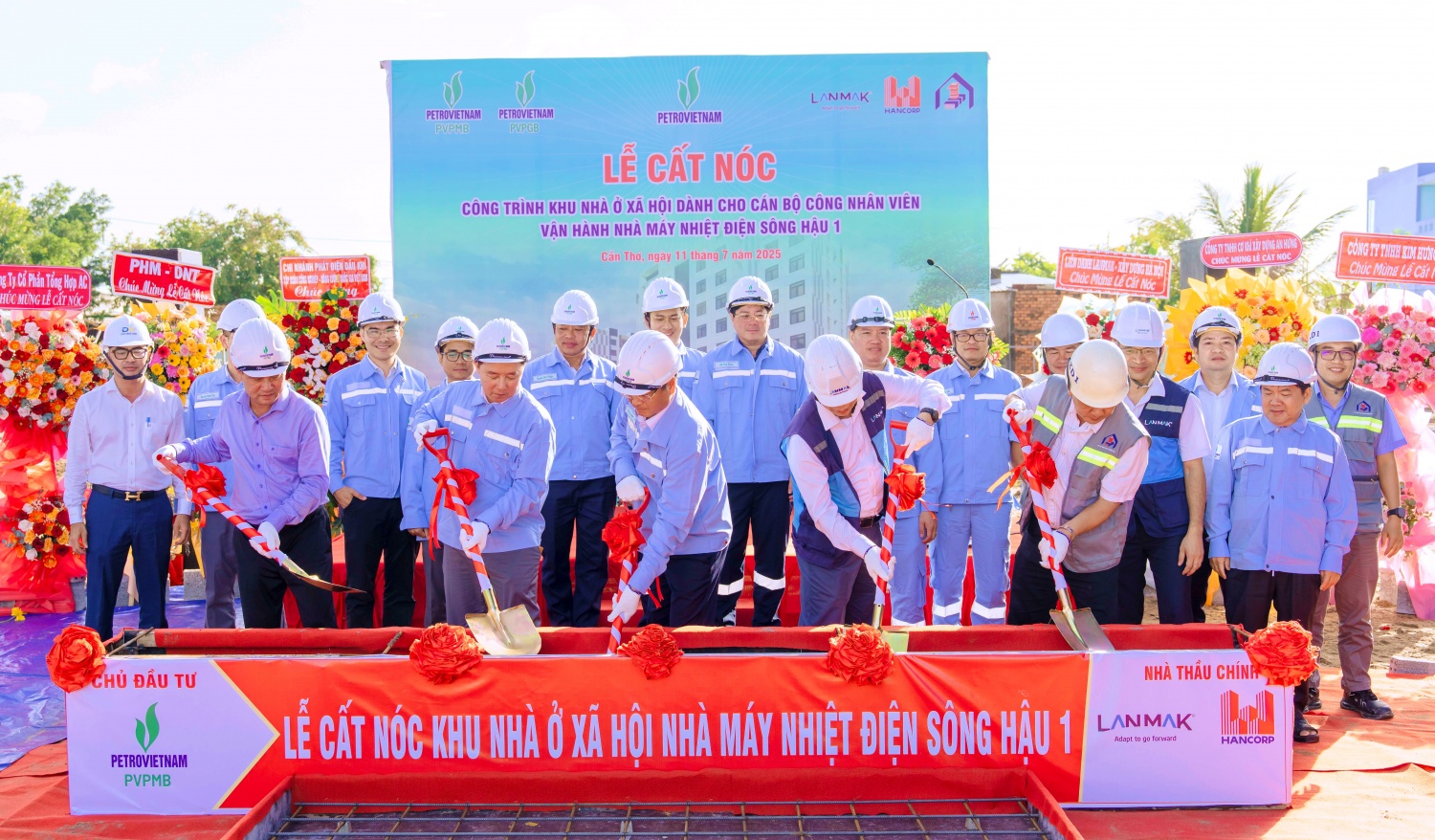 Lễ cất nóc công trình nhà ở xã hội dành cho CBCNV vận hành Nhà máy Nhiệt điện Sông Hậu 1