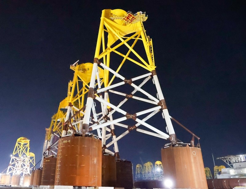 Petrovietnam bàn giao 33 chân đế điện gió ngoài khơi cho khách hàng Orsted (Đan Mạch)