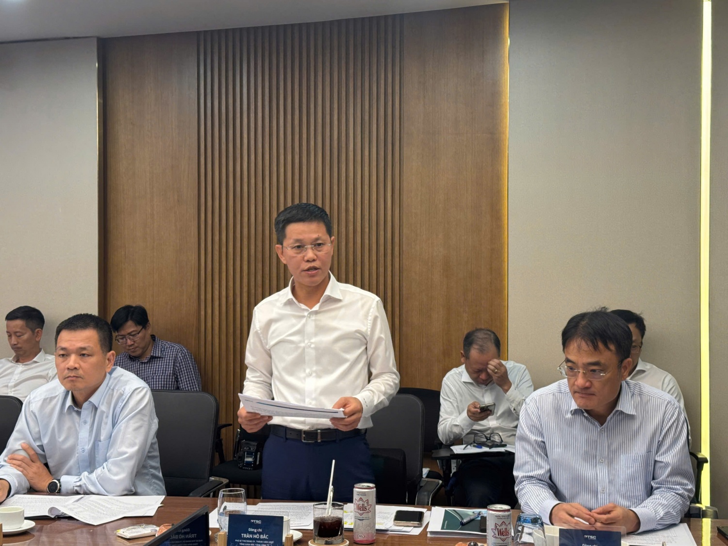 Đồng chí Trần Hồ Bắc - Phó bí thư Đảng ủy, Tổng giám đốc PTSC báo cáo tại buổi làm việc