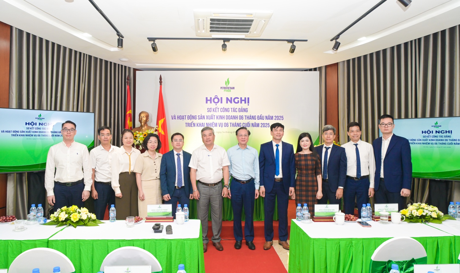 Các đại biểu tham dự hội nghị