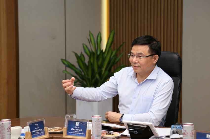 Đồng chí Lê Mạnh Hùng - Bí thư Đảng ủy, Chủ tịch HĐTV Petrovietnam nhấn mạnh tính cấp thiết của việc tái định vị tư duy phát triển trong toàn Tập đoàn nói chung và tại PTSC nói riêng. (Ảnh: Nguyễn Hiển)