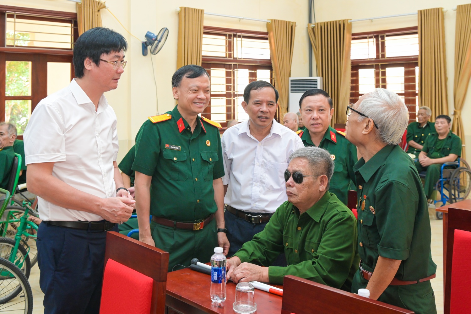 Đoàn thăm hỏi, động viên các thương, bệnh binh tại Trung tâm